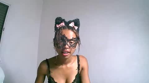 xenhuu online show from December 17, 4:47 pm