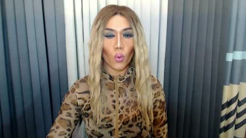 Snapshot of xhugejerkingtransx chatting on February 15, 9:26 pm GWEN THOMPSON ....... online show from February 15, 9:26 pm
