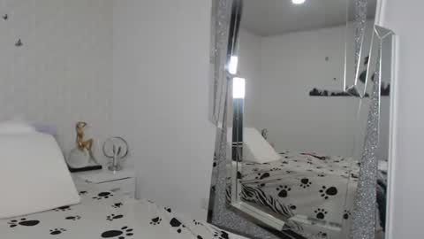 Snapshot of ximenaa_suarez chatting on March 11, 4:08 am ximena suarez online show from March 11, 4:08 am