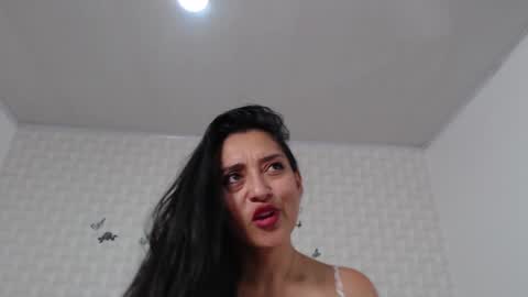 Snapshot of ximenaa_suarez chatting on February 1, 9:54 am ximena suarez online show from February 1, 9:54 am