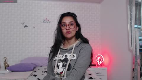 Snapshot of ximenaa_suarez chatting on January 21, 9:24 am ximena suarez online show from January 21, 9:24 am