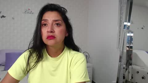 Snapshot of ximenaa_suarez chatting on February 19, 4:23 am ximena suarez online show from February 19, 4:23 am
