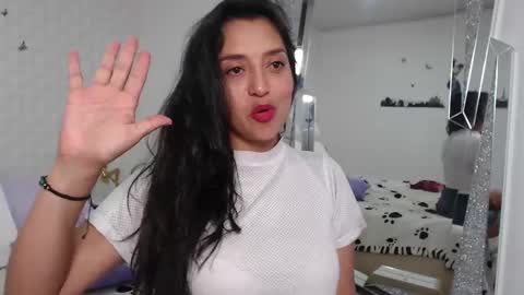 Snapshot of ximenaa_suarez chatting on February 18, 4:15 am ximena suarez online show from February 18, 4:15 am