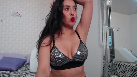 Snapshot of ximenaa_suarez chatting on January 8, 3:08 am ximena suarez online show from January 8, 3:08 am