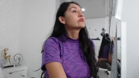 Snapshot of ximenaa_suarez chatting on January 28, 3:47 am ximena suarez online show from January 28, 3:47 am