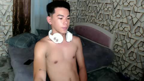 Snapshot of xkhen_damienx chatting on December 10, 7:37 am Khen online show from December 10, 7:37 am