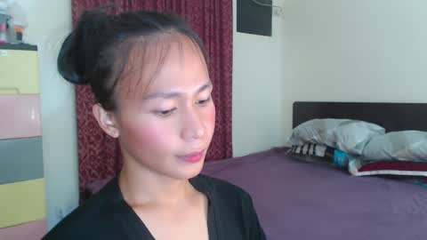 Snapshot of xlovely_destinyx chatting on December 8, 5:44 pm Alice online show from December 8, 5:44 pm