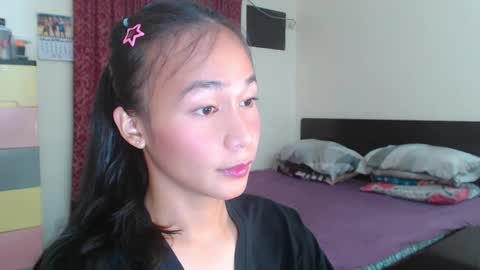 Snapshot of xlovely_destinyx chatting on January 7, 4:16 pm Alice online show from January 7, 4:16 pm