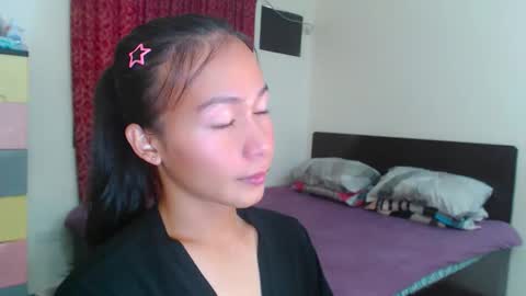 Snapshot of xlovely_destinyx chatting on February 13, 5:37 am Alice online show from February 13, 5:37 am