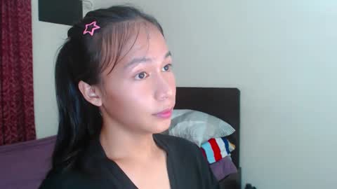 Snapshot of xlovely_destinyx chatting on December 10, 1:11 am Alice online show from December 10, 1:11 am