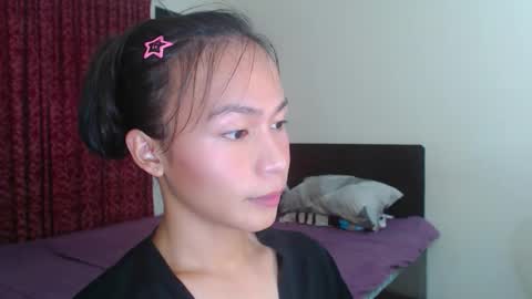 Snapshot of xlovely_destinyx chatting on February 27, 12:01 pm Alice online show from February 27, 12:01 pm