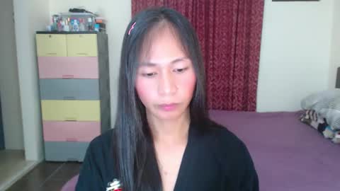 Snapshot of xlovely_destinyx chatting on December 3, 6:33 pm Alice online show from December 3, 6:33 pm