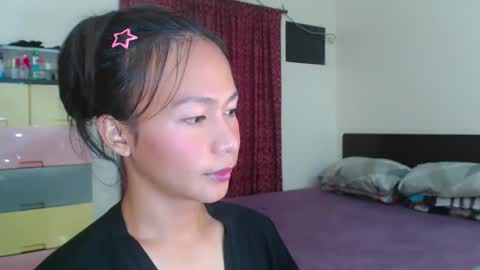 Snapshot of xlovely_destinyx chatting on February 11, 3:29 pm Alice online show from February 11, 3:29 pm