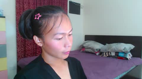 Snapshot of xlovely_destinyx chatting on February 13, 10:00 pm Alice online show from February 13, 10:00 pm