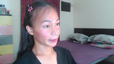 Snapshot of xlovely_destinyx chatting on January 7, 7:17 pm Alice online show from January 7, 7:17 pm