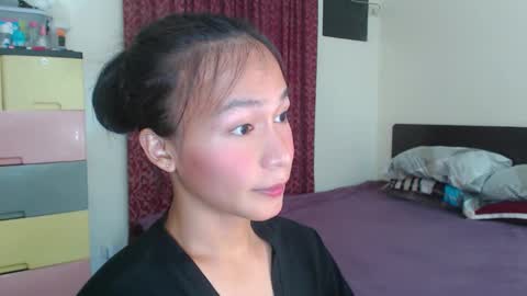 Snapshot of xlovely_destinyx chatting on December 8, 2:30 pm Alice online show from December 8, 2:30 pm