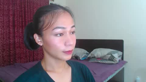 Snapshot of xlovely_destinyx chatting on March 3, 8:32 pm Alice online show from March 3, 8:32 pm