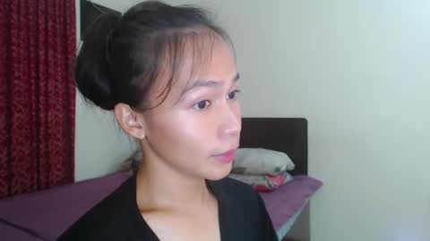 Snapshot of xlovely_destinyx chatting on February 26, 3:43 pm Alice online show from February 26, 3:43 pm