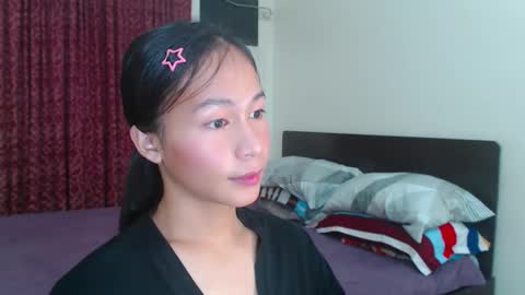 Snapshot of xlovely_destinyx chatting on December 9, 8:01 pm Alice online show from December 9, 8:01 pm