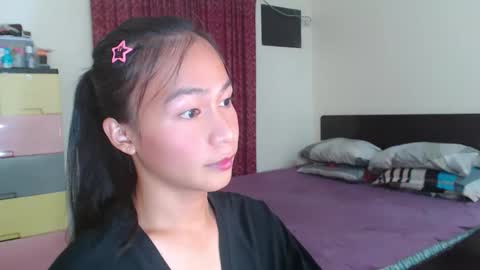 Snapshot of xlovely_destinyx chatting on January 4, 4:22 pm Alice online show from January 4, 4:22 pm