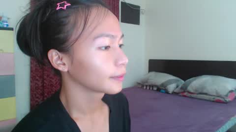 Snapshot of xlovely_destinyx chatting on February 22, 4:40 pm Alice online show from February 22, 4:40 pm