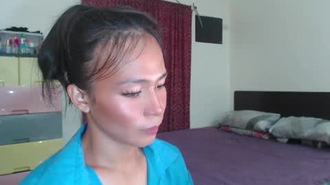Snapshot of xlovely_destinyx chatting on February 11, 2:14 am Alice online show from February 11, 2:14 am