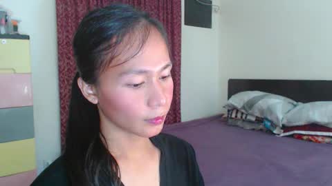 Snapshot of xlovely_destinyx chatting on December 9, 1:13 pm Alice online show from December 9, 1:13 pm