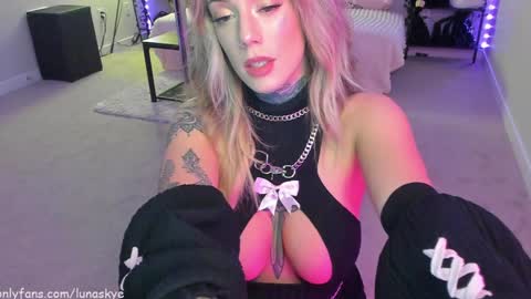   online show from October 10, 5:57 am