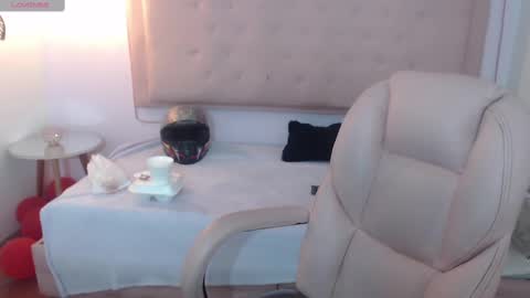 Snapshot of xlunna chatting on March 1, 7:48 pm lunna online show from March 1, 7:48 pm