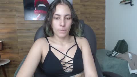Snapshot of xlunna chatting on January 7, 8:10 pm lunna online show from January 7, 8:10 pm
