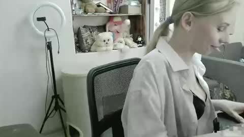 xMilagrosxs online show from April 4, 12:01 pm