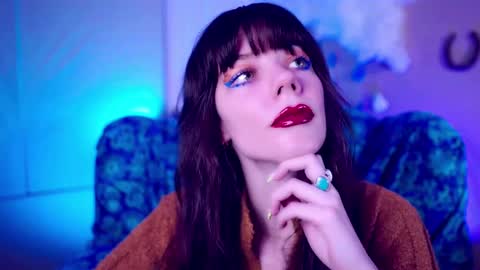 Bella Bondai online show from September 25, 5:25 am