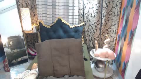 Snapshot of xqueenyasiandomcumx chatting on January 21, 12:04 am address me as QUEEN NINA A Little Bit of ANGELIC FACE with a Wild Demonic Side online show from January 21, 12:04 am