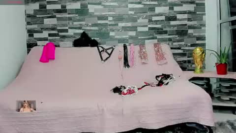 Femboy Exotic online show from July 7, 6:47 am