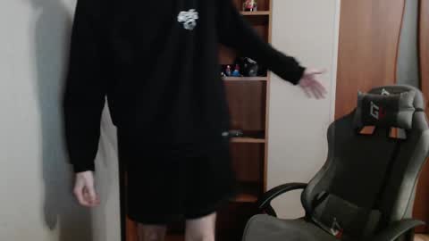 traqqq online show from September 19, 7:17 pm