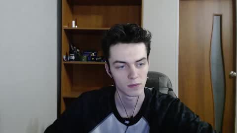 traqqq online show from September 12, 8:00 pm