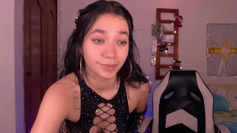 Snapshot of xx_x_mg chatting on December 6, 1:49 pm Jacky online show from December 6, 1:49 pm