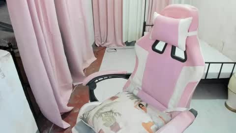 Snapshot of xxjasminfoxxx chatting on February 20, 10:05 am xxjasminfoxxx online show from February 20, 10:05 am