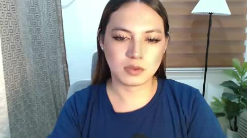 Snapshot of xxjulielovesyouxx chatting on January 22, 9:24 am July online show from January 22, 9:24 am