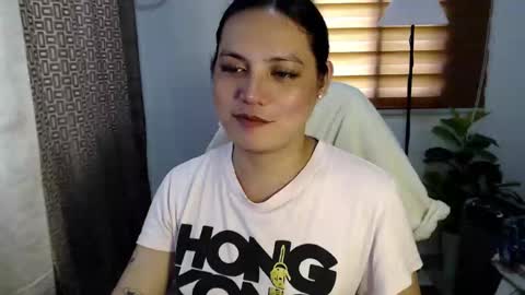 Snapshot of xxjulielovesyouxx chatting on March 10, 3:45 am July online show from March 10, 3:45 am