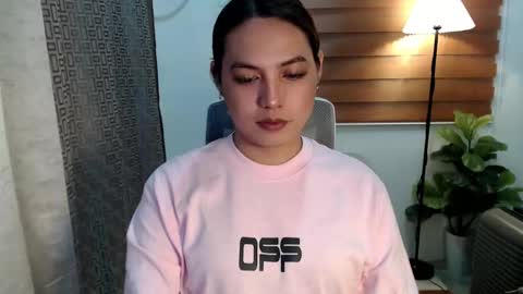 Snapshot of xxjulielovesyouxx chatting on January 7, 3:02 pm July online show from January 7, 3:02 pm