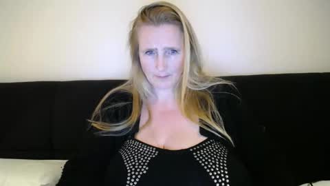 Snapshot of xxnikkie chatting on March 4, 9:00 pm Nikkie online show from March 4, 9:00 pm