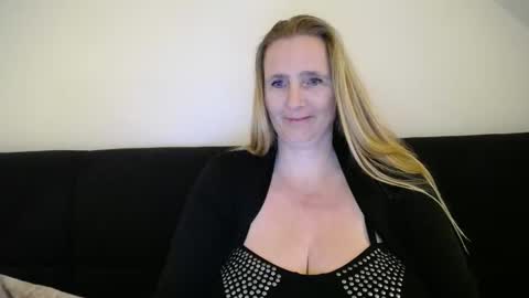 Snapshot of xxnikkie chatting on February 17, 8:16 pm Nikkie online show from February 17, 8:16 pm