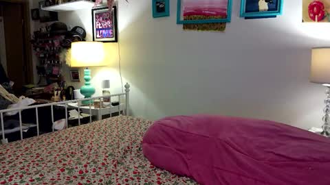 Strawberry Jane online show from March 6, 6:56 am