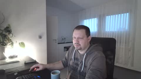 Snapshot of xxstrikerxx chatting on January 23, 7:22 am Eddi online show from January 23, 7:22 am