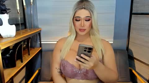 Snapshot of xxtastefullayeshaxx chatting on February 10, 1:22 pm xxtastefullayeshaxx online show from February 10, 1:22 pm