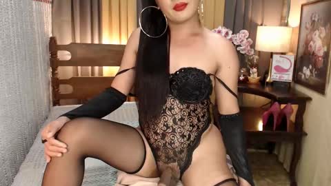 QUEENCY online show from December 2, 10:18 pm