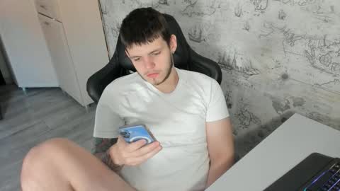 xxxrussel online show from September 12, 5:53 am