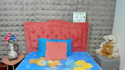 Snapshot of xxxsarita_cute chatting on December 6, 5:03 am Sara online show from December 6, 5:03 am