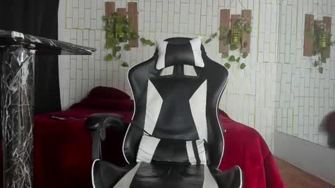 yacksson_lawrence online show from October 9, 2:06 am